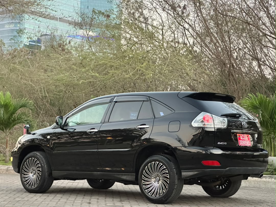 Toyota Harrier thumbnail 7
